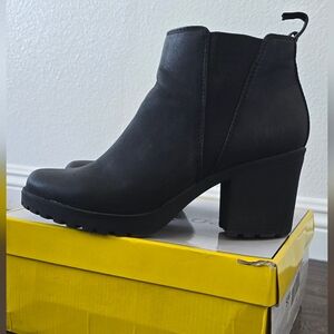 Seven Dials Chelsea Boots